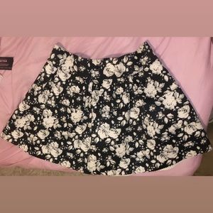 Floral full skirt NWOT